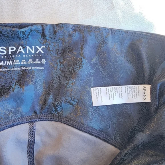 🆕 SPANX Booty Boost Active 7/8 Leggings Navy Reptile, Size M, NWT - Picture 12 of 15
